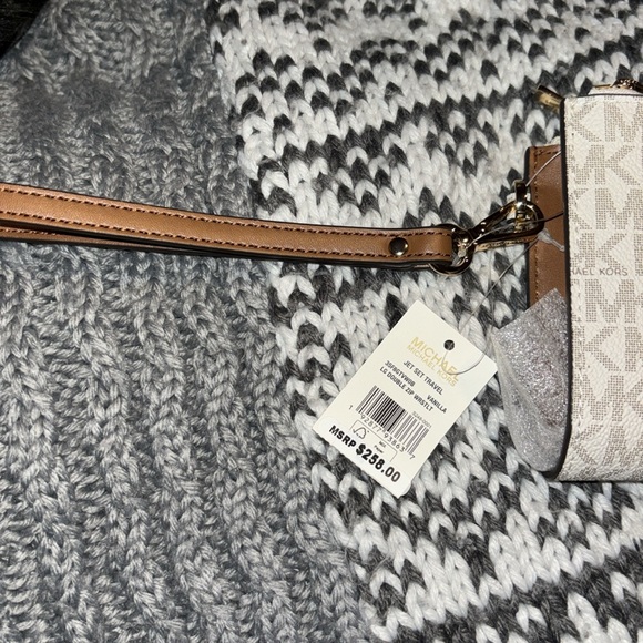 Michael Kors Jet Set Travel Double Zip Wristlet - Picture 4 of 7